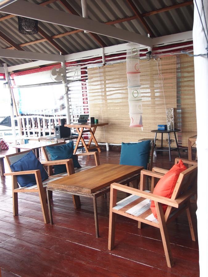 Sincere Hostel Bar And Bistro Koh Lanta Bagian luar foto