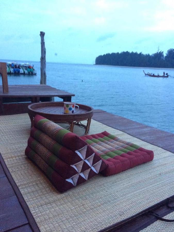 Sincere Hostel Bar And Bistro Koh Lanta Bagian luar foto