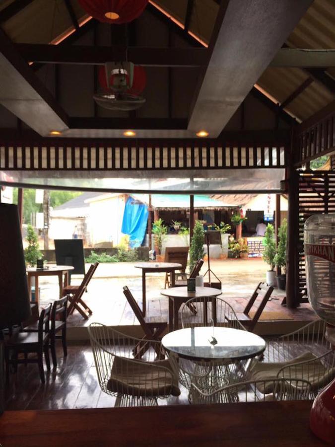 Sincere Hostel Bar And Bistro Koh Lanta Bagian luar foto
