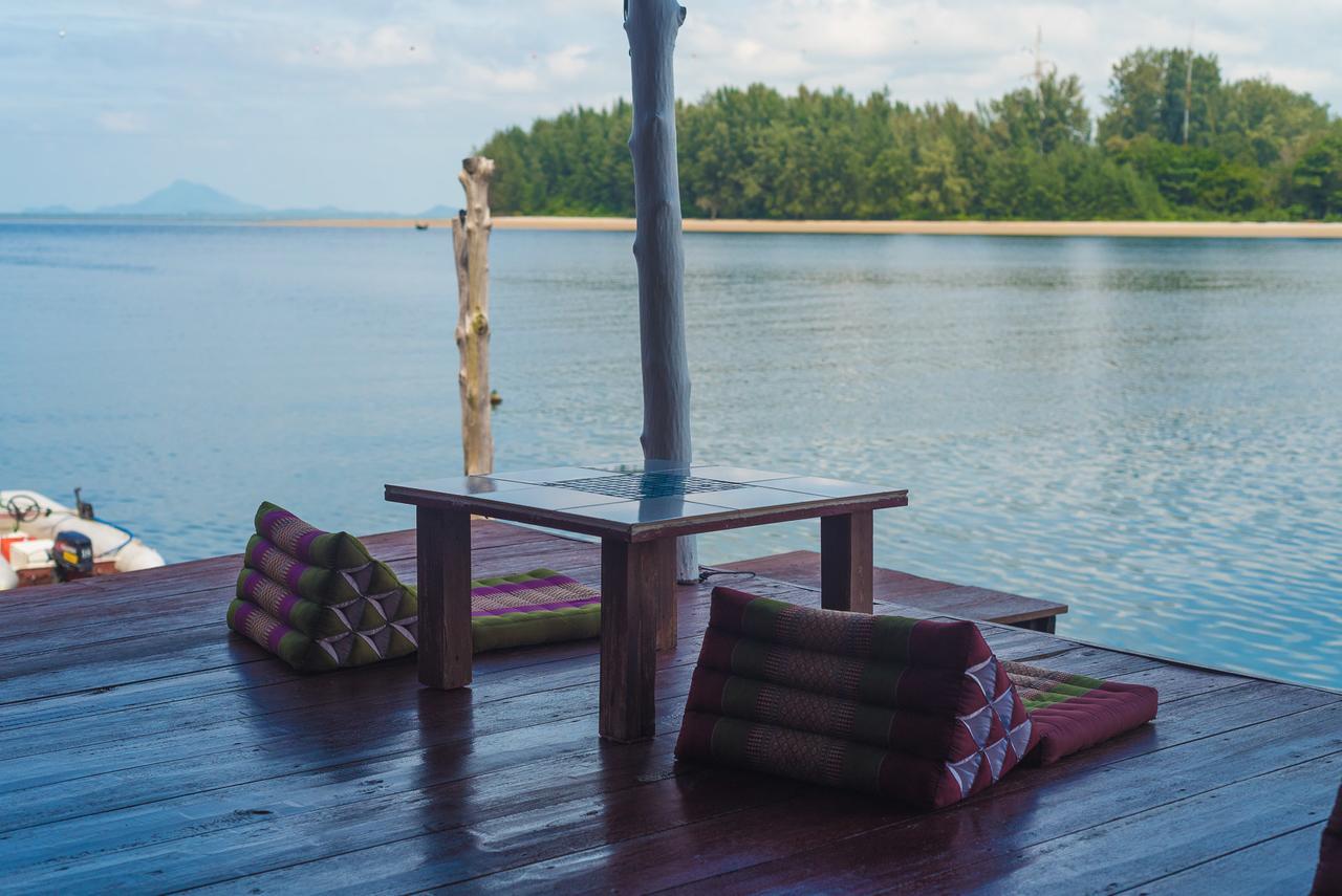 Sincere Hostel Bar And Bistro Koh Lanta Bagian luar foto