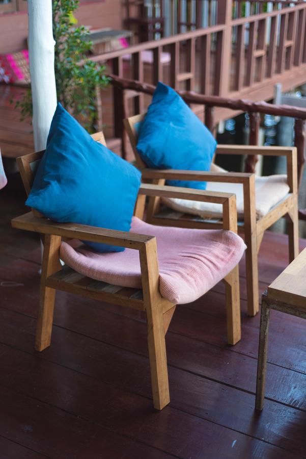 Sincere Hostel Bar And Bistro Koh Lanta Bagian luar foto