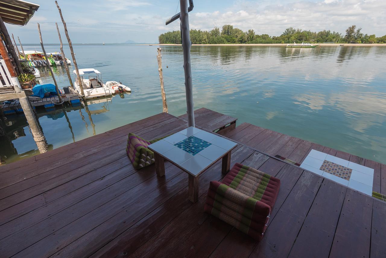 Sincere Hostel Bar And Bistro Koh Lanta Bagian luar foto