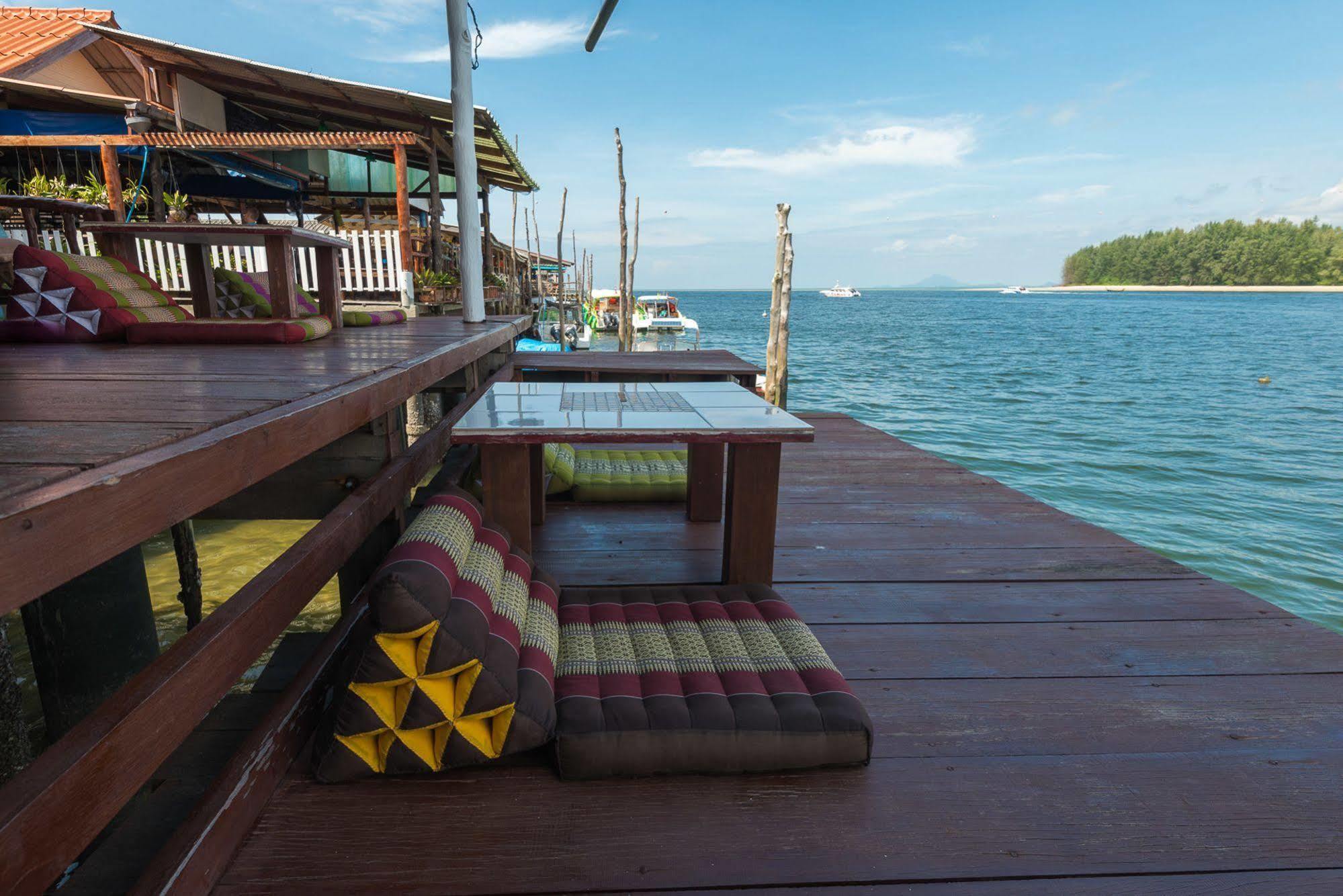 Sincere Hostel Bar And Bistro Koh Lanta Bagian luar foto