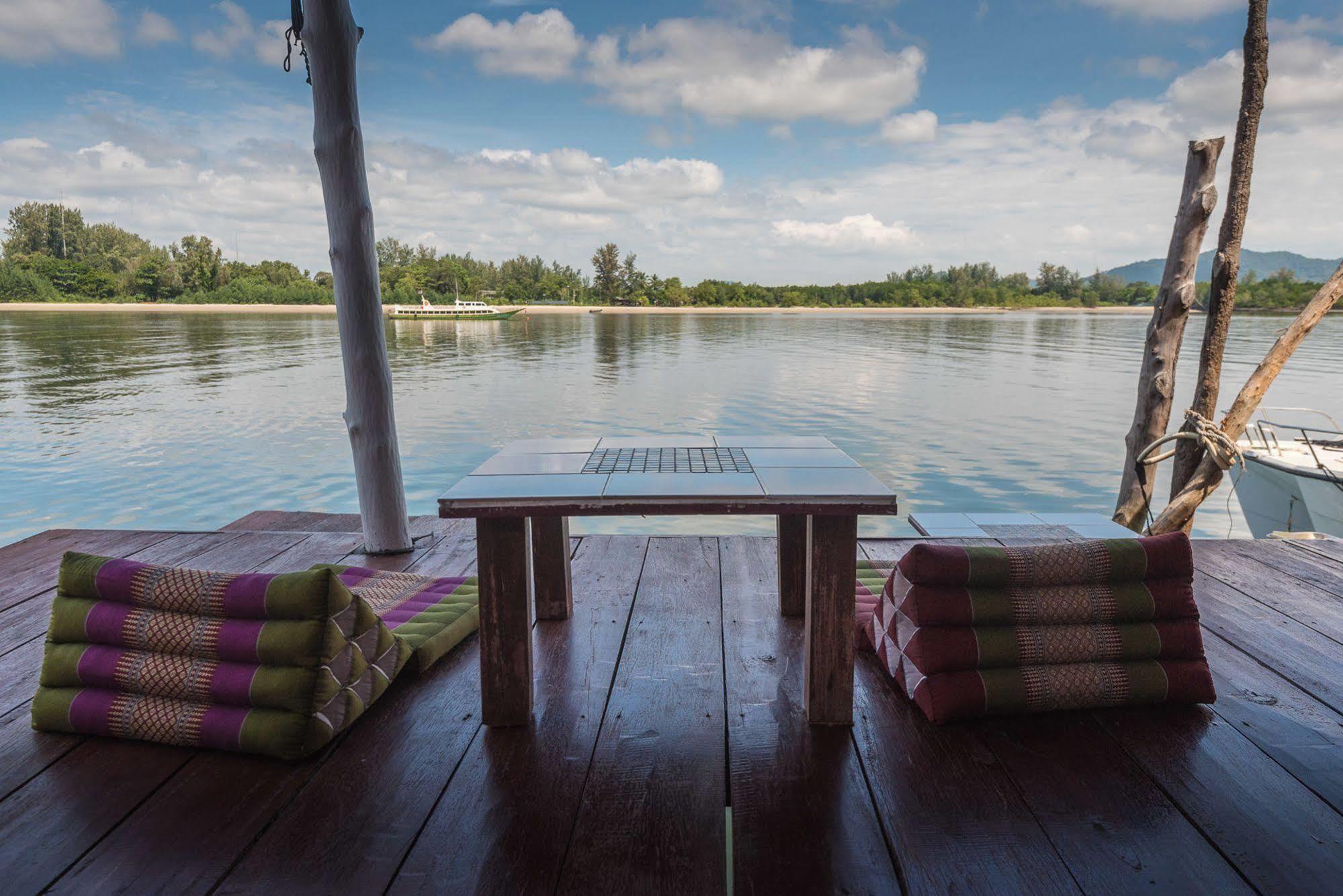 Sincere Hostel Bar And Bistro Koh Lanta Bagian luar foto