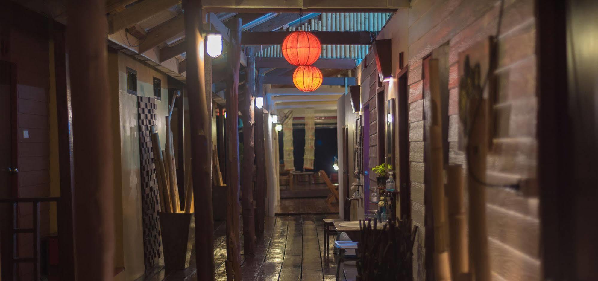 Sincere Hostel Bar And Bistro Koh Lanta Bagian luar foto
