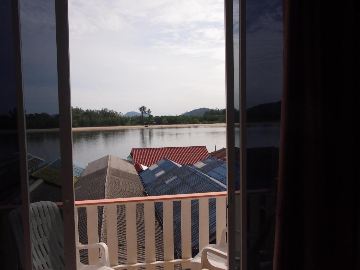 Sincere Hostel Bar And Bistro Koh Lanta Bagian luar foto